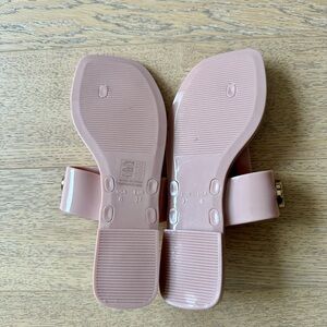 A-Lil-Bit Sandal in Nude Shiny
Jeffrey Campbell